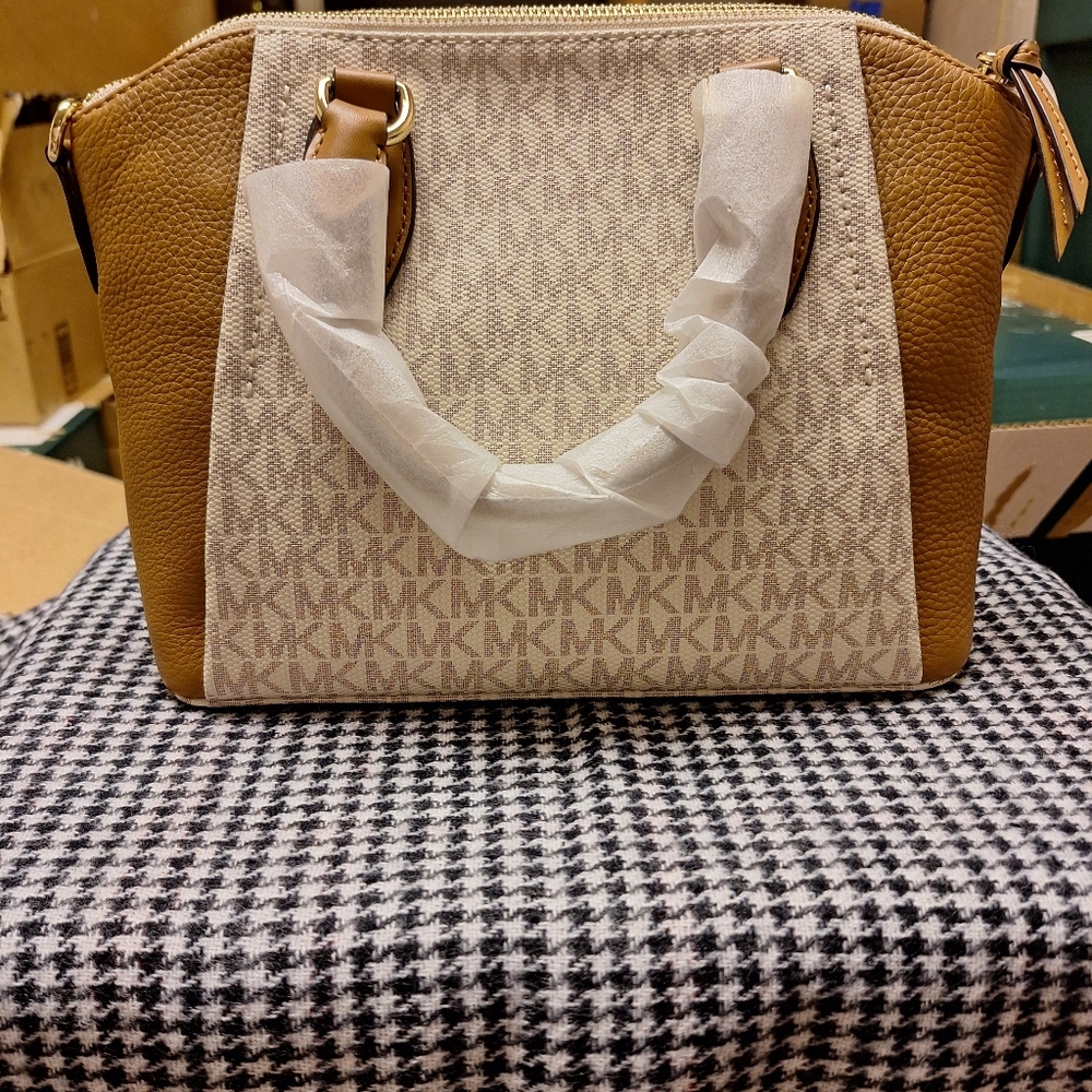 Michael Kors Sienna Brown & Cream Signature Satchel Medium Messenger - Picture 2 of 7